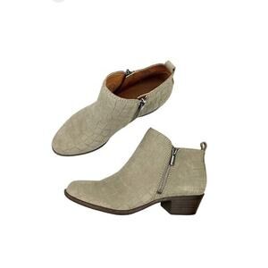 Lucky Brand Basel green suede textured out zip booties size 8 EUC